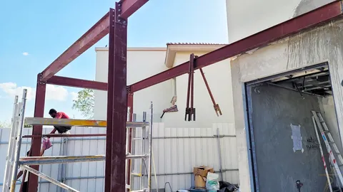 Steel-frame villa renovation and extension in Dubai