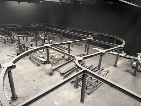 Fibre laser cutting head working a steel sheet